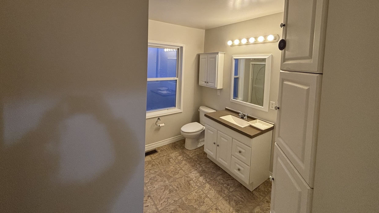 Primary Photo - 25 Vipond Rd