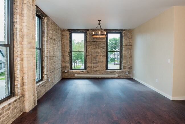 Building Photo - 23 8th St S