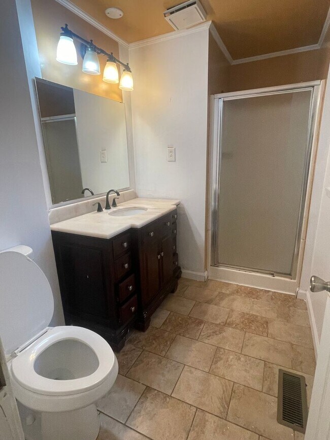 Building Photo - New Floors - 4 Bedroom home