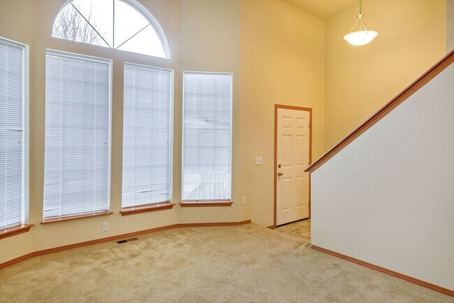 Building Photo - 3bd 2ba Marysville Split Level