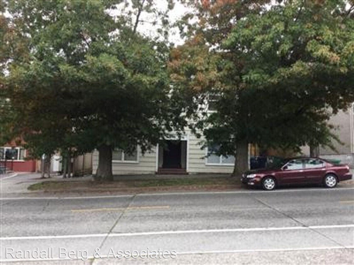 Primary Photo - 7118 California Ave SW