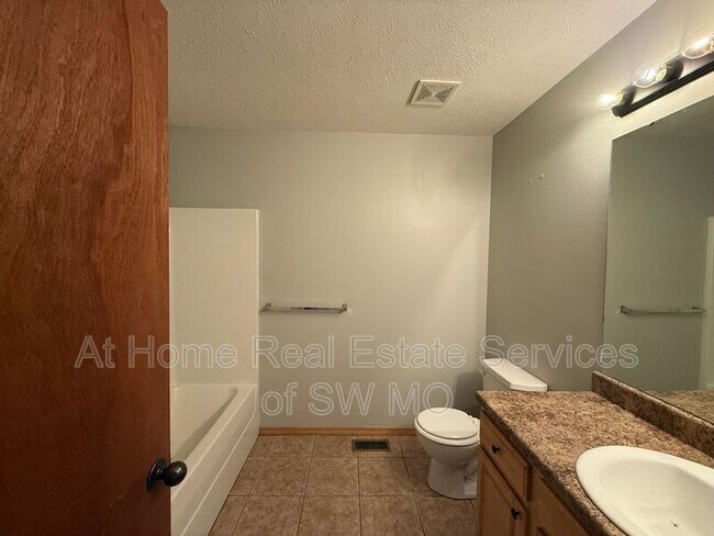 Building Photo - 2010 N Bradbury Ln