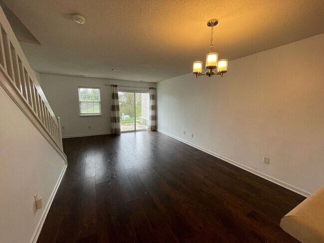 Building Photo - 6440 Coral Vine Way