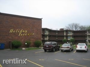 Building Photo - 2303 Holiday Ter