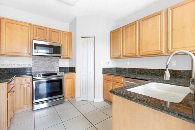 Foto del edificio - 11552 NW 69th Terrace