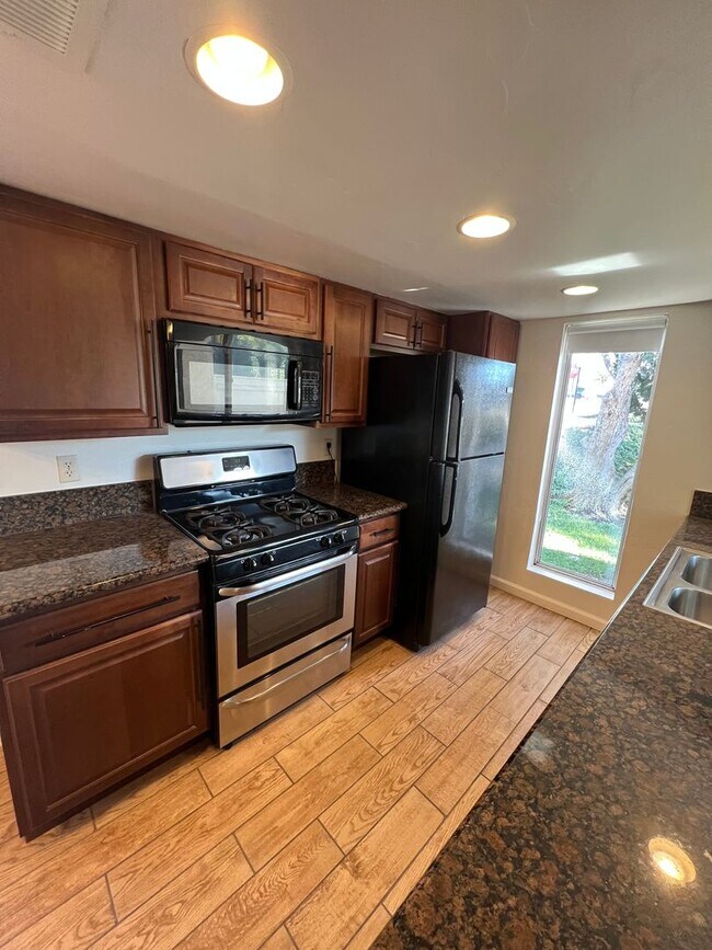 Foto del edificio - Beautiful 2 bedroom Condo