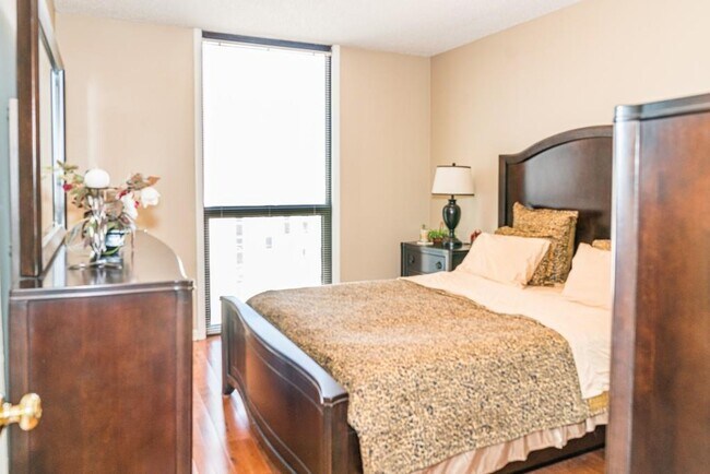 Foto del edificio - 1280 W Peachtree St NW