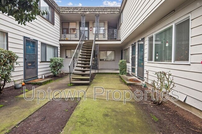 Photo - 8061 NE Flanders St House