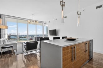 Building Photo - 2020 N Bayshore Dr