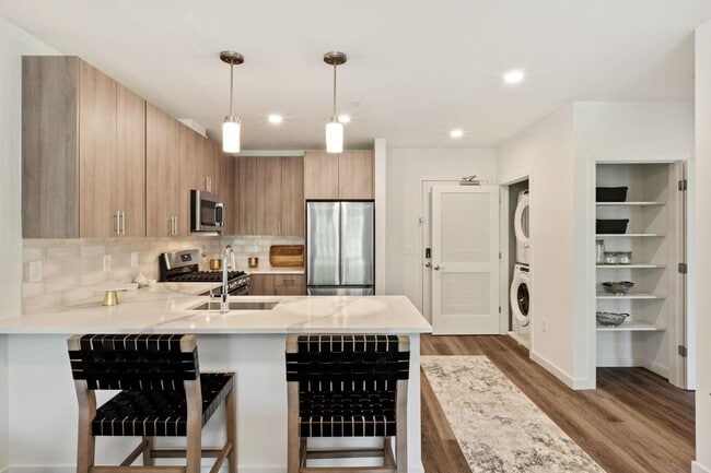 Building Photo - The Park at Woodbridge Station