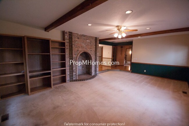 Building Photo - 6430 SW Orchid St