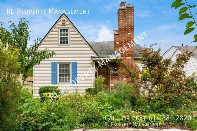 Building Photo - Beautiful 3 bedroom 2 bathroom Cape Cod ho...