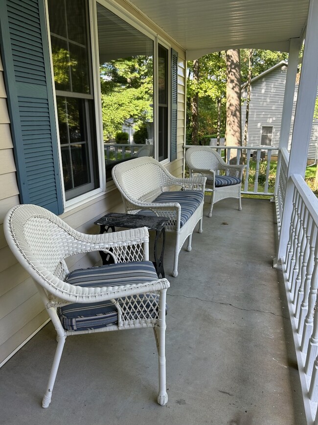 Front Porch - 50 Gloucester St