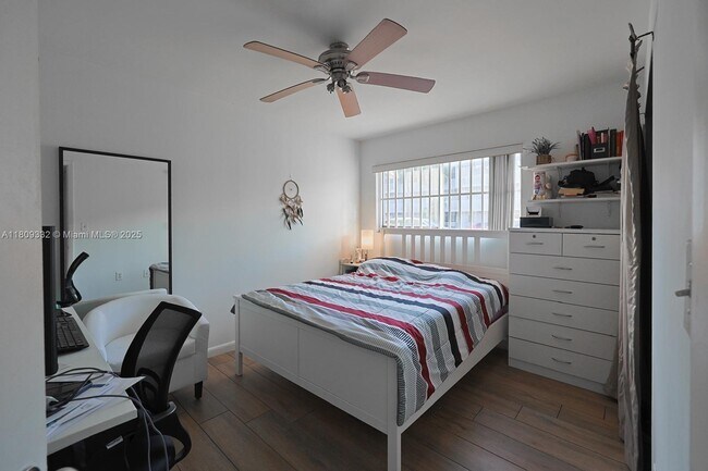 Foto del edificio - 2730 W 76th St