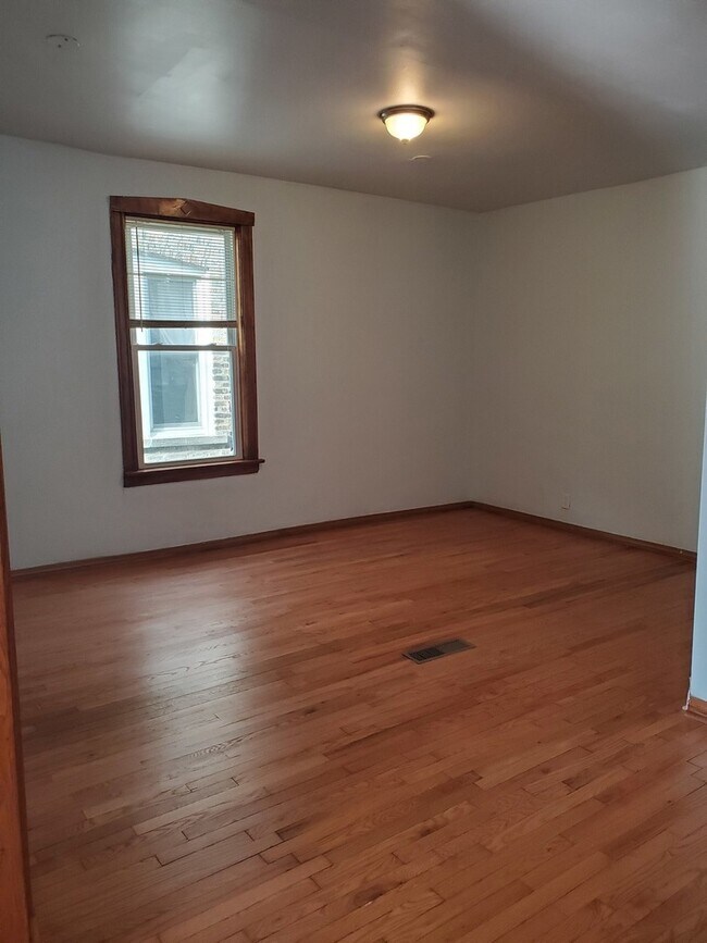 Foto del edificio - 3335 N Springfield Ave