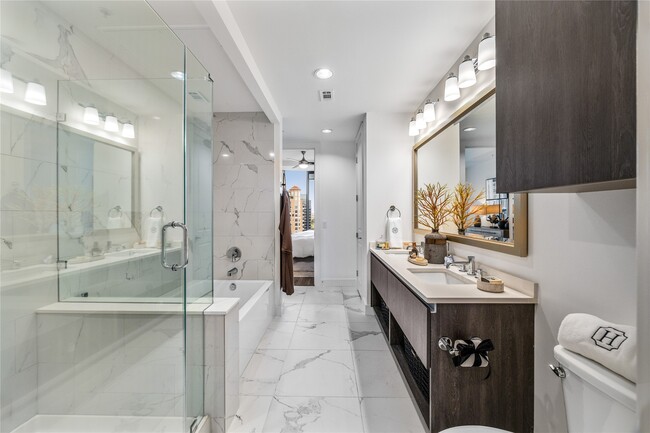 Building Photo - 2555 Turtle Creek Blvd