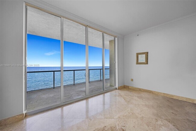 Building Photo - 704 N Ocean Blvd