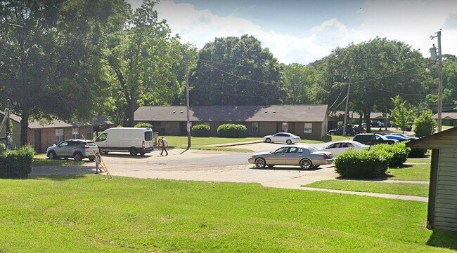 Building Photo - 100 Northwood Dr