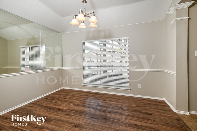 Building Photo - 215 Mulberry Dr