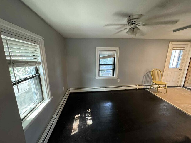 Foto del edificio - 4 Barrett Ave