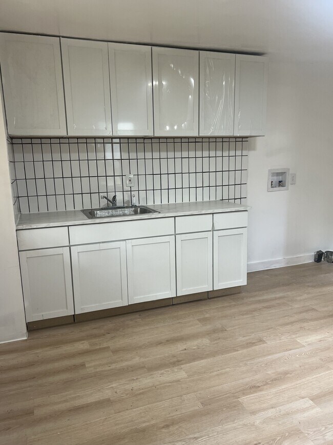 Building Photo - 718 S Main St