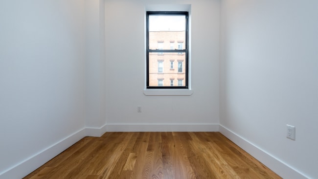 Building Photo - 724 5th Ave