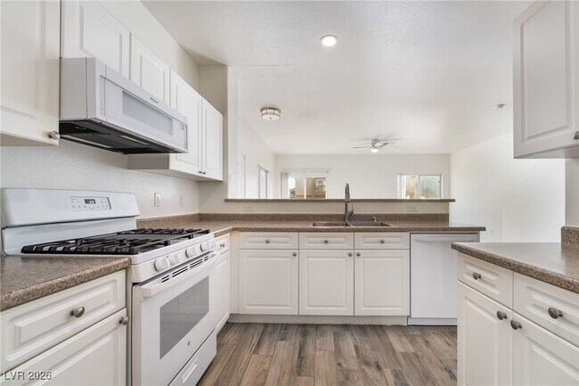 Foto del edificio - 8715 Tomnitz Ave