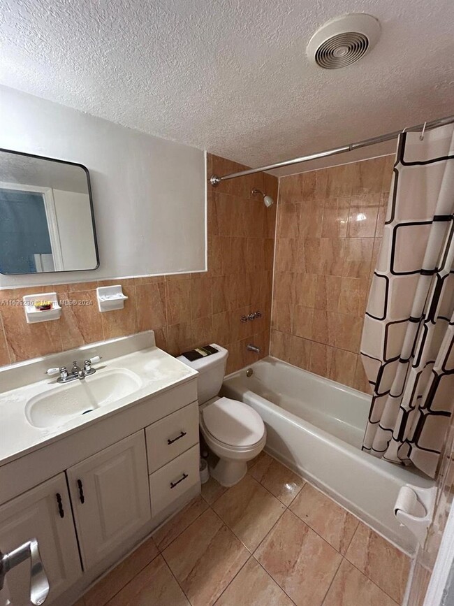 Building Photo - 3085 NW Flagler Ter