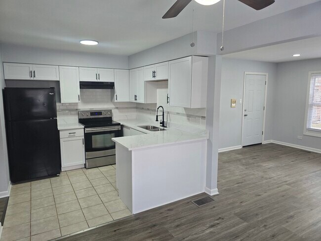 Foto del edificio - 15041 Dobson Ave