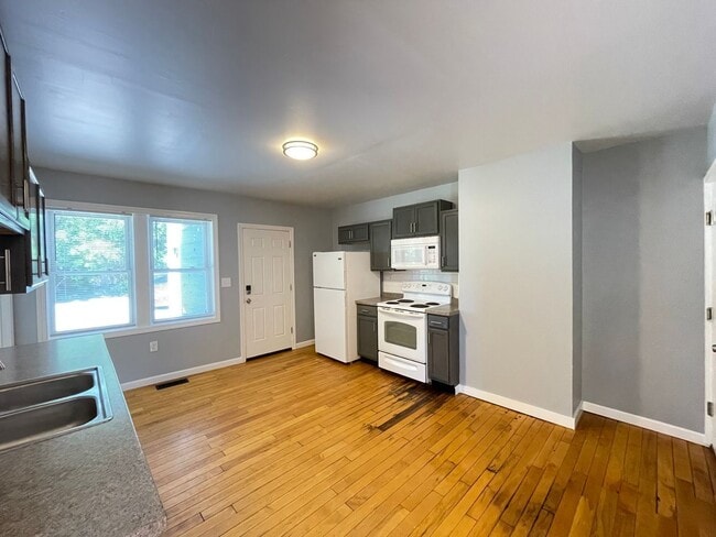 Building Photo - 31 Front St