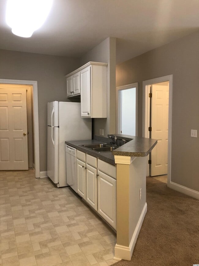 Building Photo - 2065 Silvercrest Dr