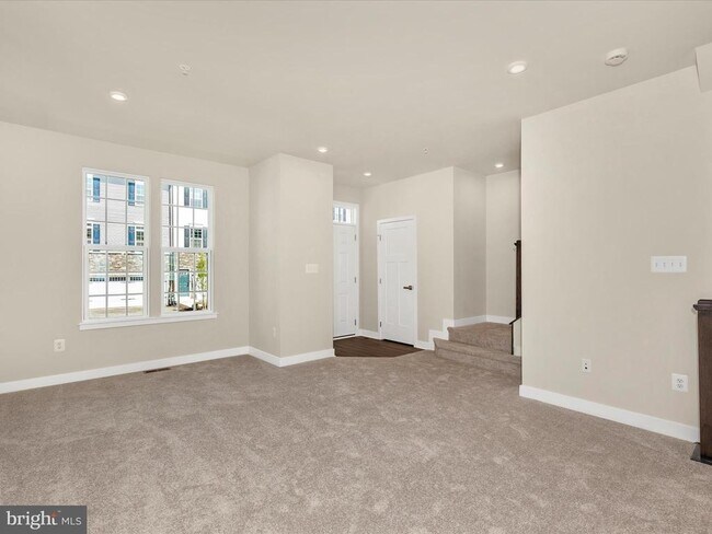 Building Photo - 353 Marquis St