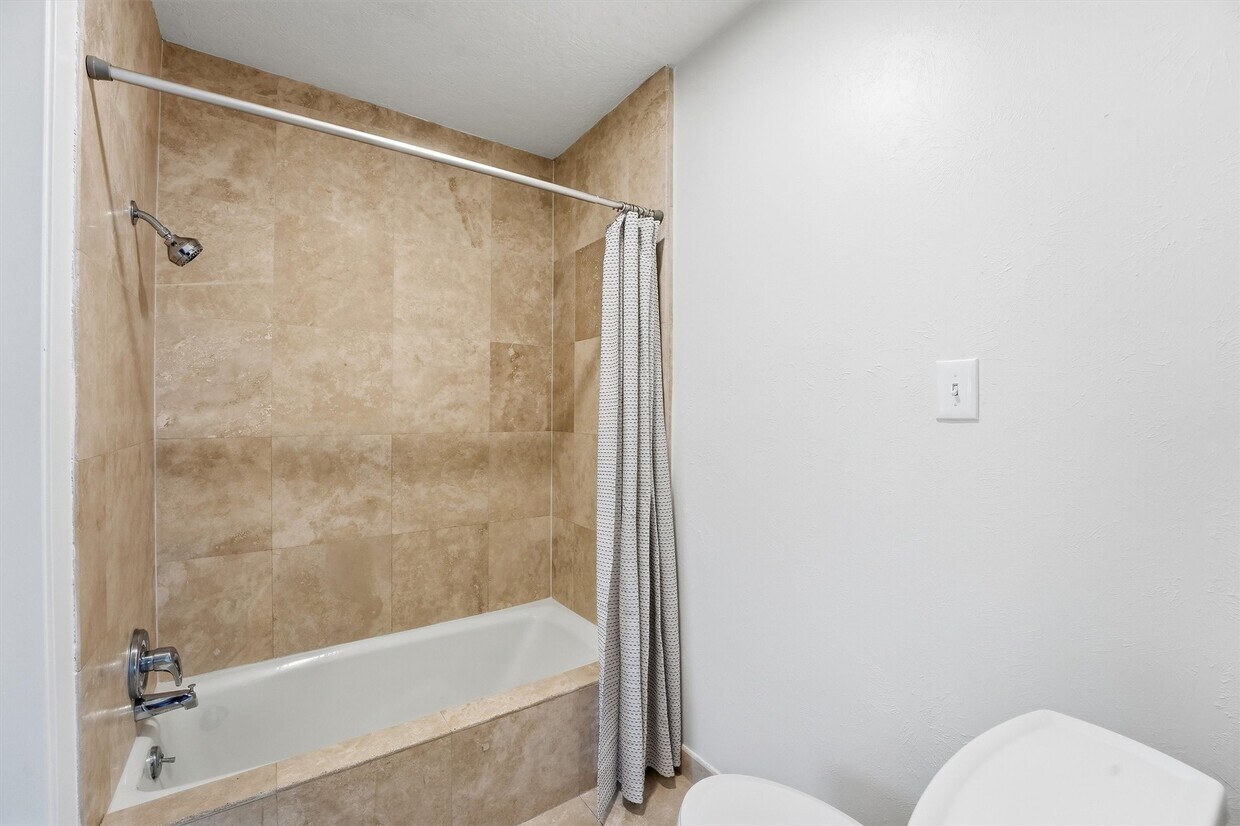 Foto del edificio - 2513 Country Club Blvd