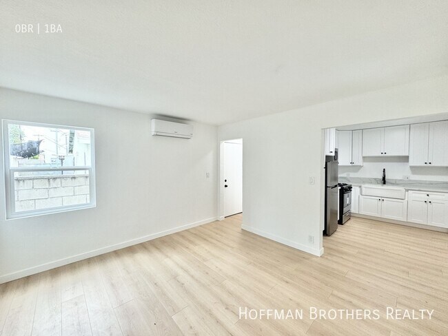 Foto del edificio - 5723 Willowcrest Ave