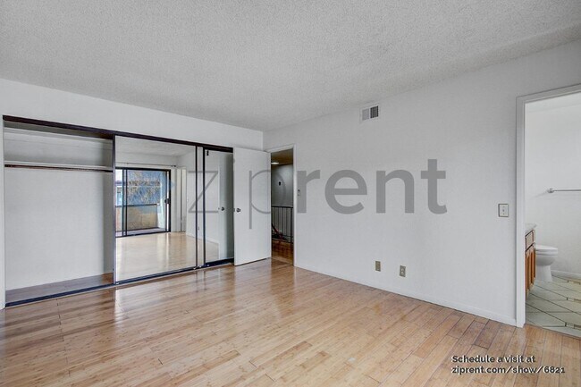 Building Photo - Unit 10