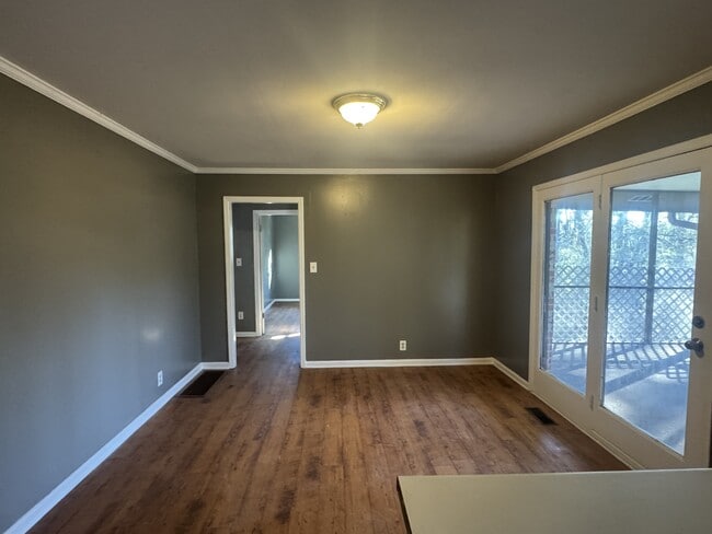 Foto del edificio - 78 Helen Dr