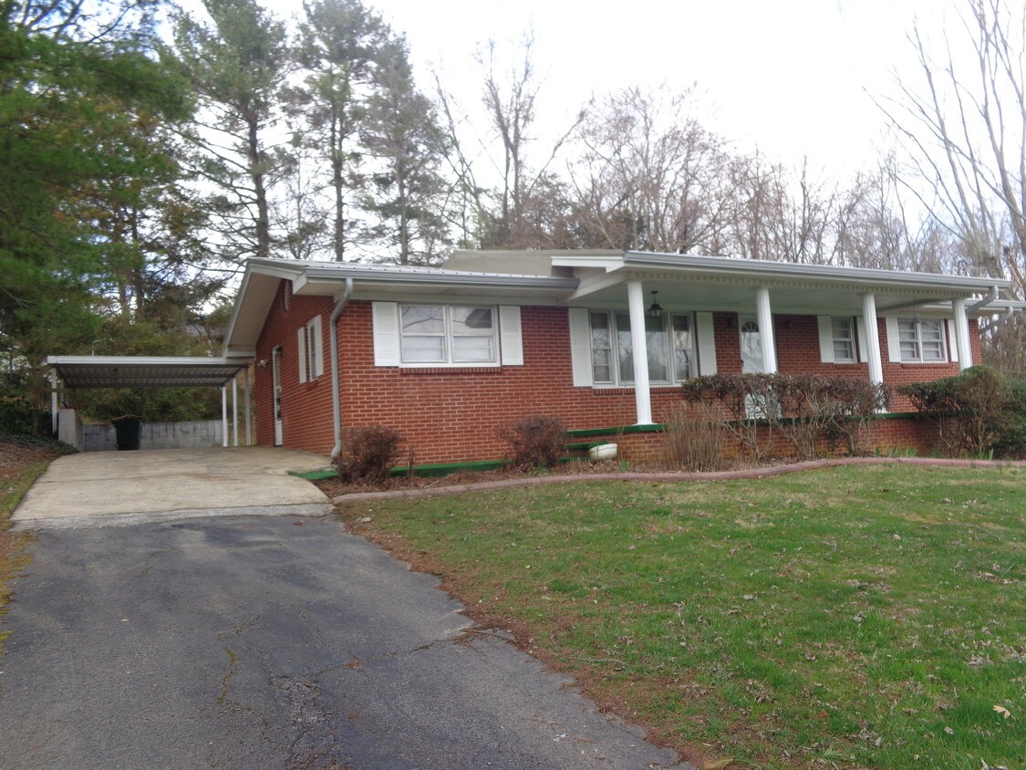106 Greenfield Ct, Greeneville, TN 37745 House Rental in Greeneville