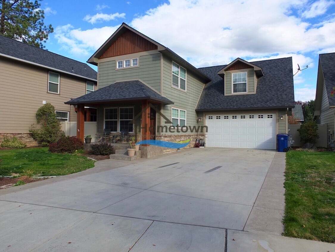 Primary Photo - Beautiful 3 Bed 2.5 Bath Home w/ 2 Car Gar...