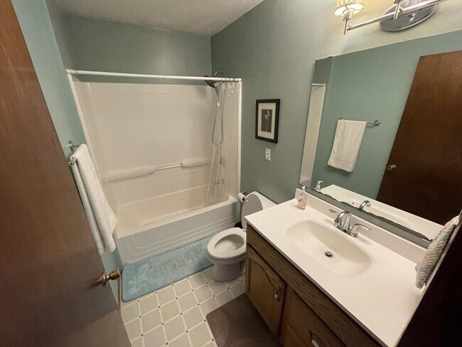 Foto del edificio - 1708 Howlett Ln