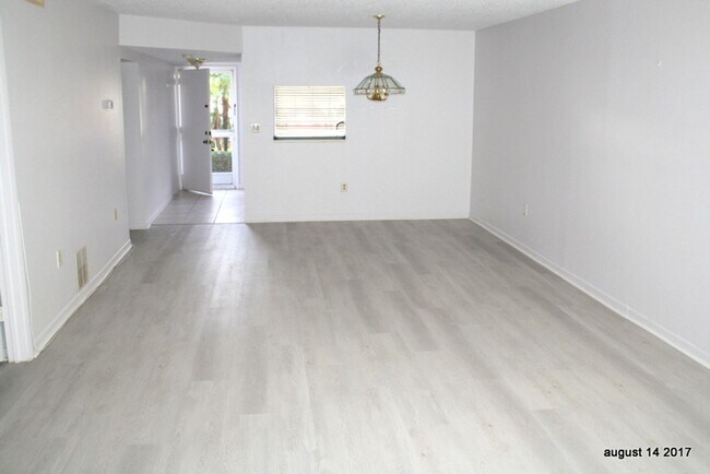 Building Photo - Cute Condo in Dunedin