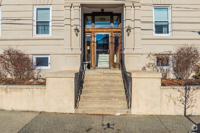 Entrance - 35-35A Tudor St