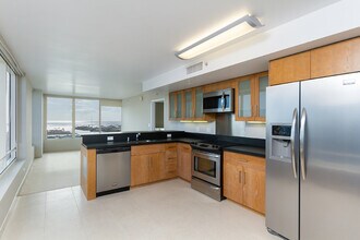 Building Photo - 1009 Kapiolani Blvd