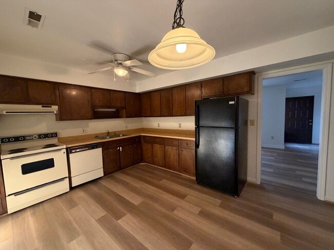 Building Photo - Roanoke County Duplex