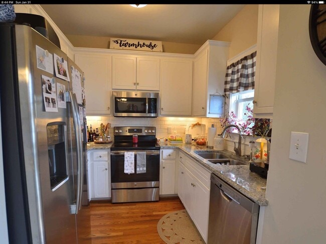 Todos los electrodomésticos están amueblados. - 1001 Garden Gate Dr