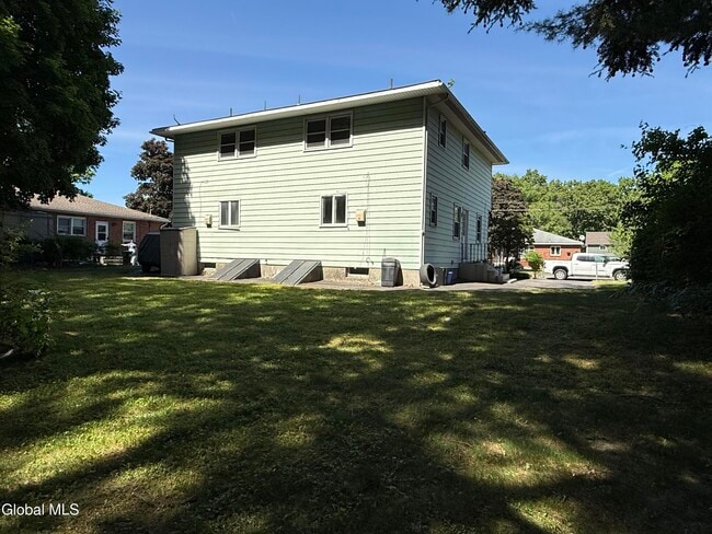 Building Photo - 5 B Van Dyke Rd