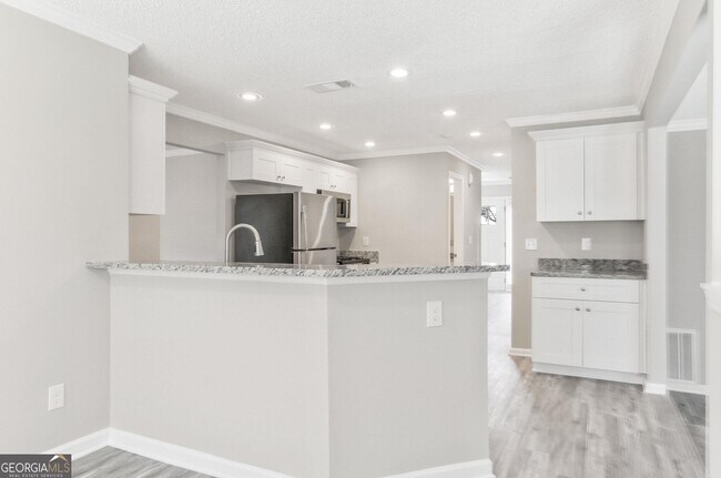 Building Photo - 6372 Phillips Ct