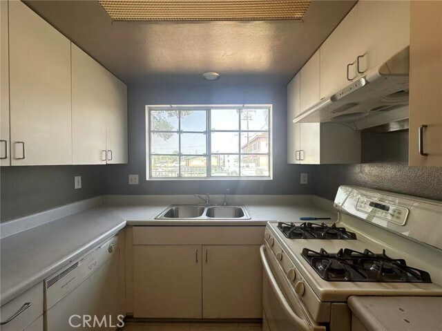 Foto del edificio - 920 N Unruh Ave