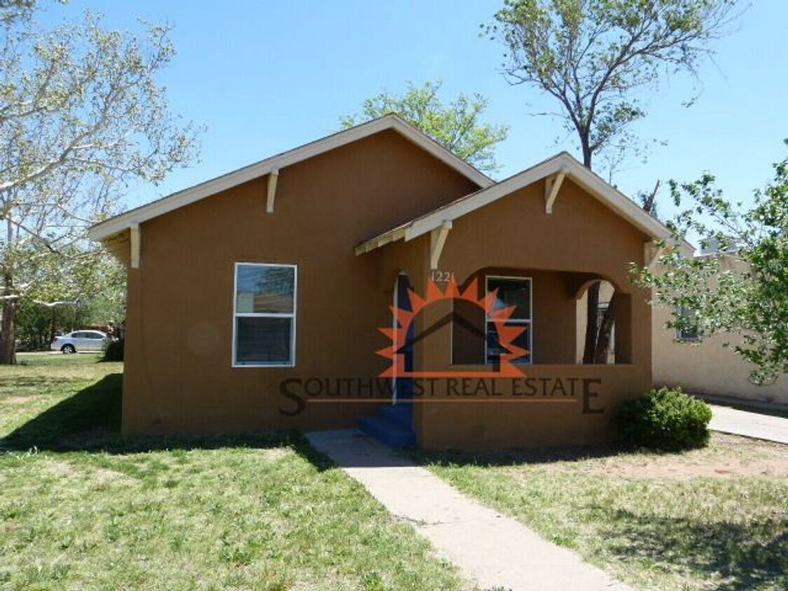 Primary Photo - Freshly painted 2 bedrooms 1 bath home.
