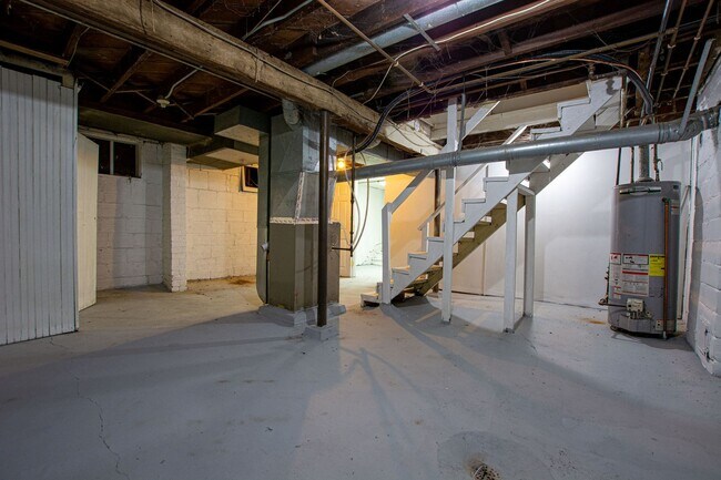 Building Photo - 3802-3804 Dodge St