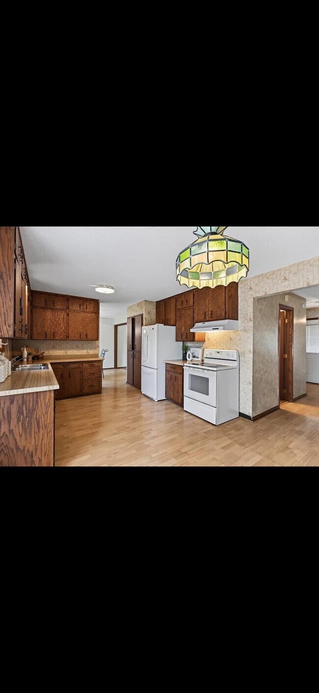 Foto del edificio - 1772 Eldridge Ave W